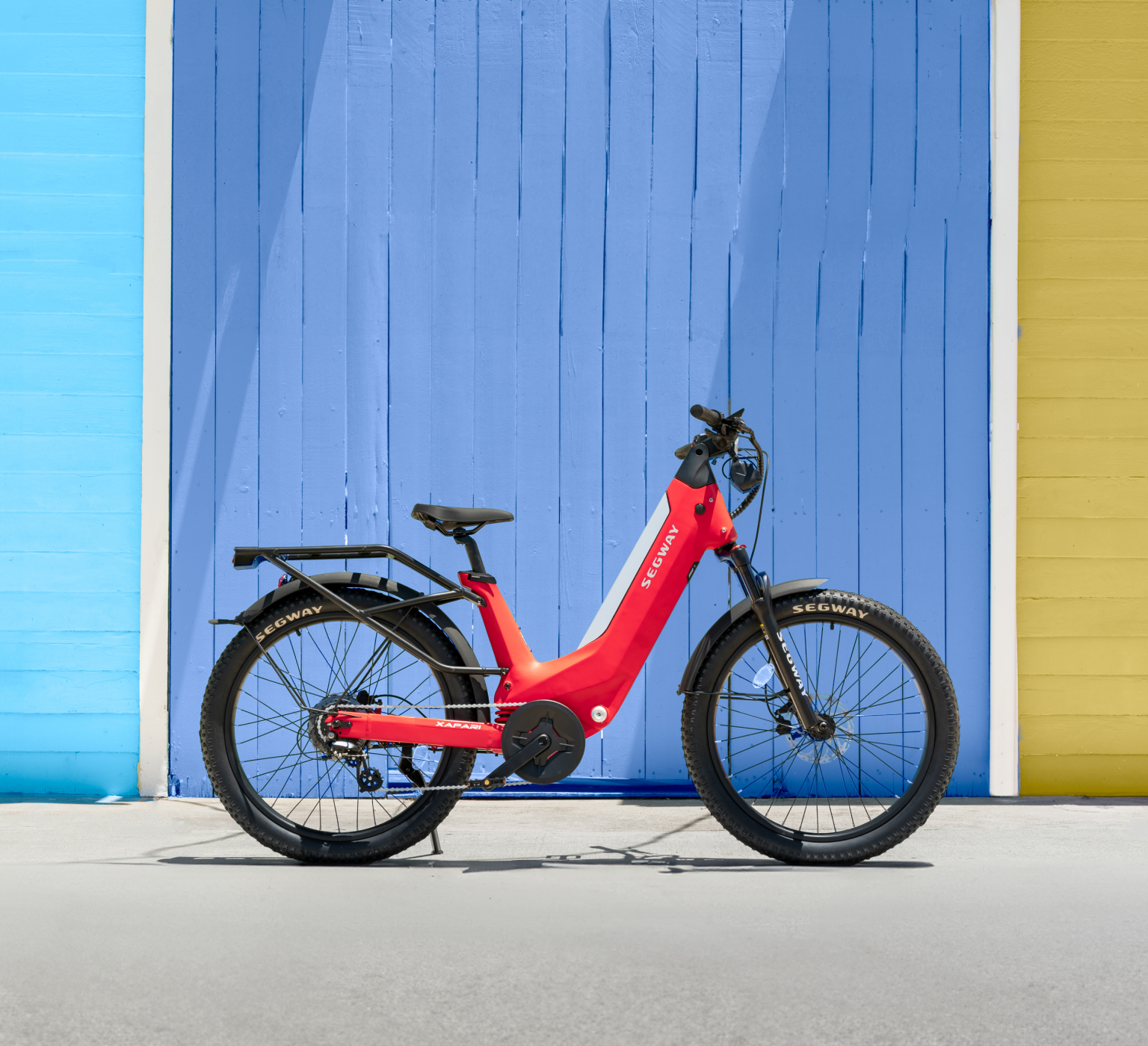 SCOOTER　GSEVE N 138 RMB ELECTRIC, 38 in Overall Ht, 27 in Overall Wd, Electric